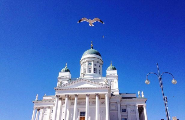 2-hour Helsinki walking tour with a local guide