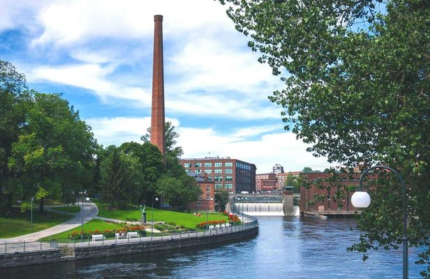90-minute Tampere walking tour with local guide