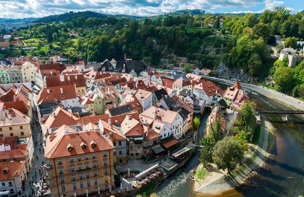 Navigate Český Krumlov's Insta-perfect spots with a local