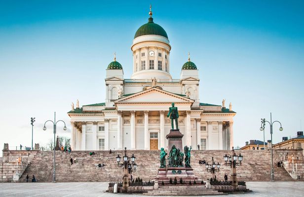 90-minute Helsinki photo walk with local guide