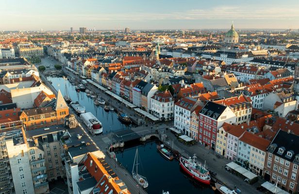 2-hour private Copenhagen history walking tour with a local