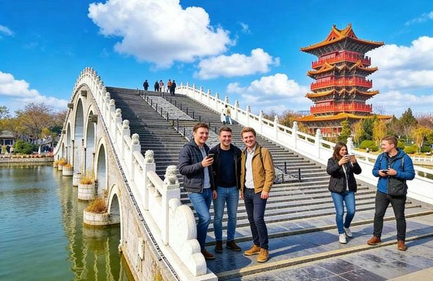 Guided tour through Kaifeng's historical landmarks