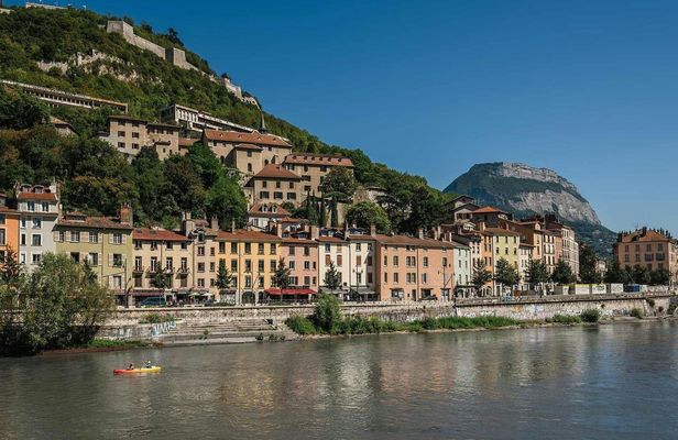 Grenoble 2-hour introductory walking tour with a local