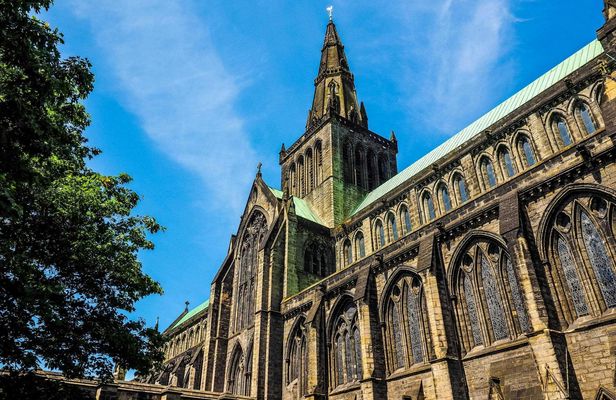 Private architecture walk through Glasgow with a local expert