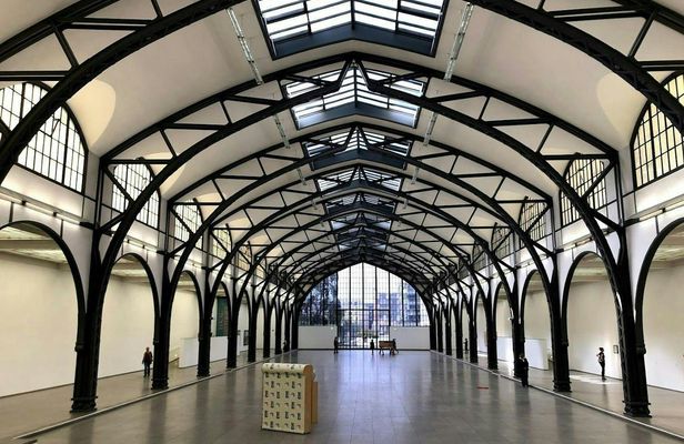 Berlin's history audio tour with Hamburger Bahnhof access