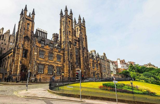 Edinburgh 2-hour intro walking tour with a local