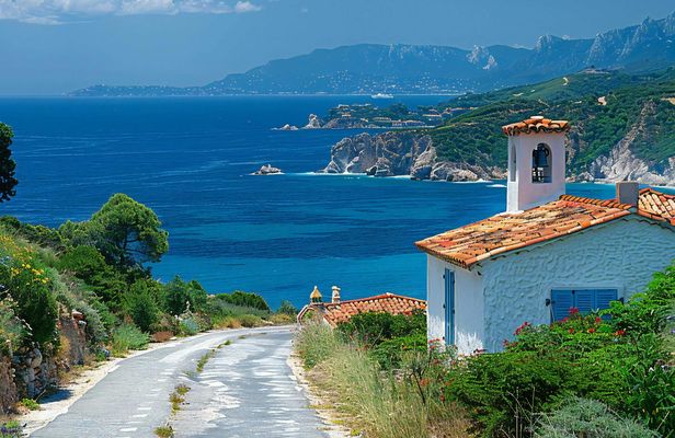 Saint-Tropez 2-hour introductory walking tour with a local