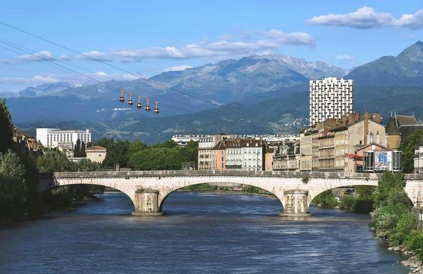 A local guide takes you in a guided tour of Grenoble