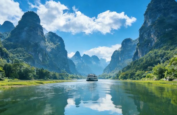 Li River Cruise and Guided Yangshuo Exploration Tour from Guilin