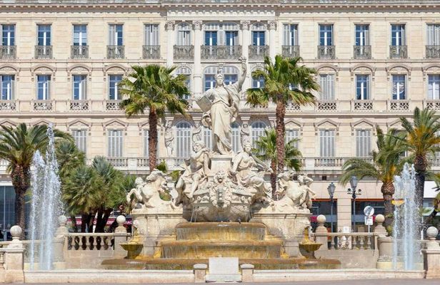 Guided walking tour around Toulon with a local guide