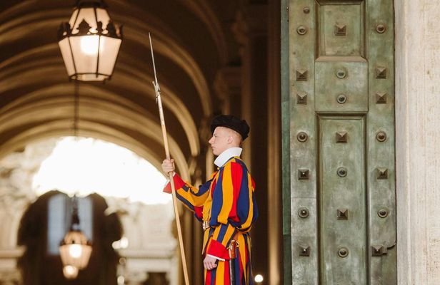 VIP St. Peter's Basilica tour with Dome climb and Papal Crypt