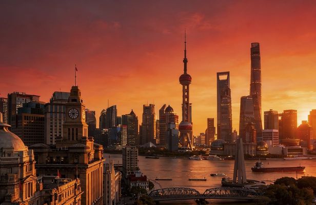 Shanghai private tour with iconic landmarks of the old and new city