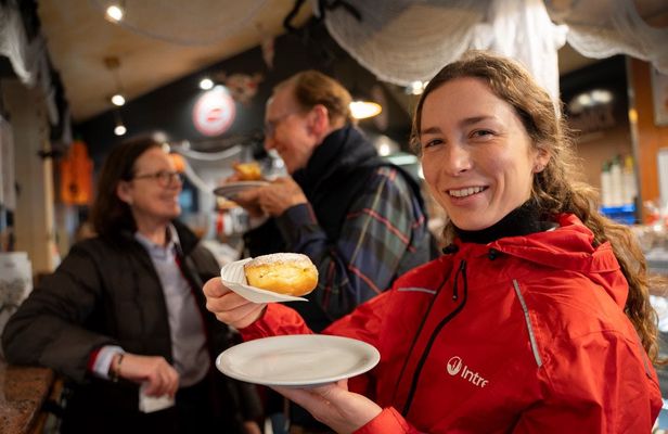 Vienna food, coffee and market guided tour