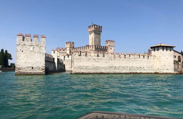 Lake Garda and Verona guided tour with Sirmione private cruise
