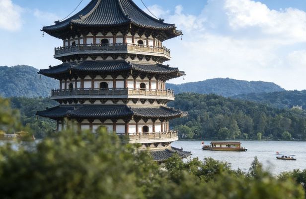 Private guided tour of Hangzhou's West Lake and cultural sites