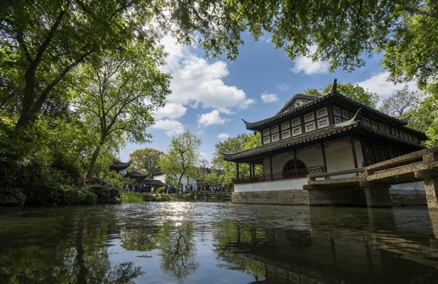Suzhou Classical Gardens and Water Town visit with pick-up