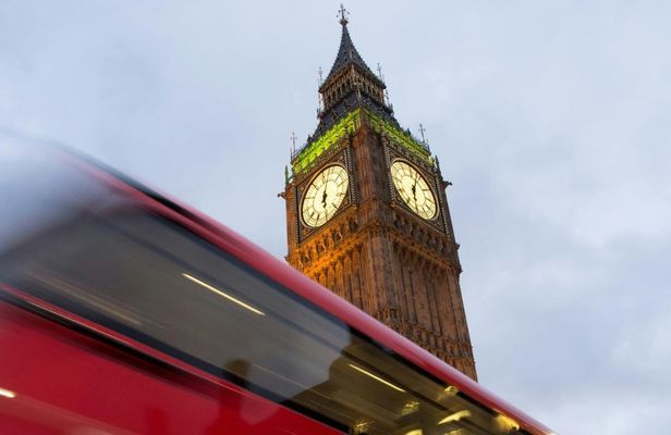 Art and culture walk of London with a local