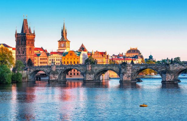 Prague pass with Castle entry and Vltava River cruise