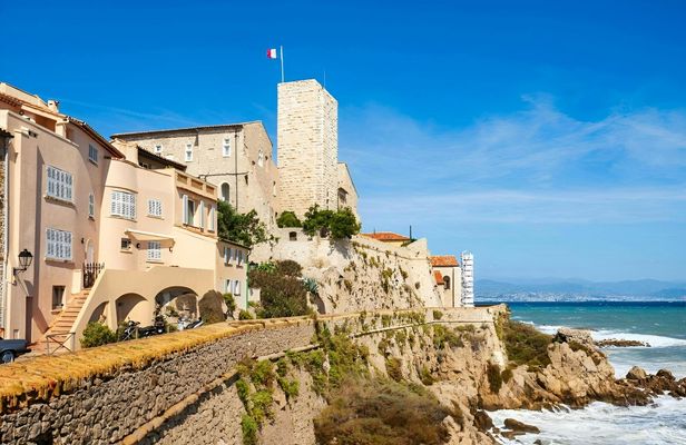 Antibes 2-hour introductory walking tour with a local