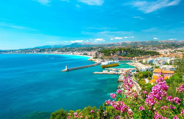 Guided tour around Nice's iconic landmarks with a local