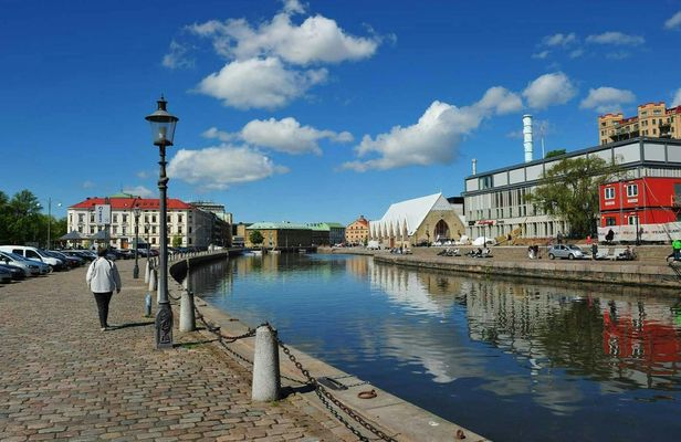 Guided tour of Gothenburg's most photogenic spots with a local