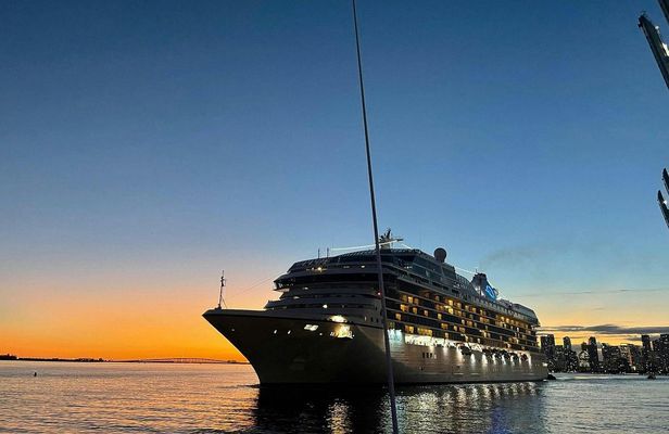 Miami scenic cruise with open bar and skyline views