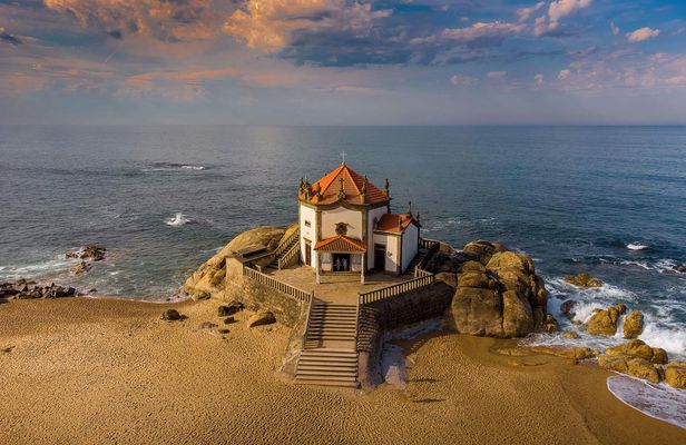 Full-day Aveiro, Costa Nova and Capelha da Pedra tour from Porto