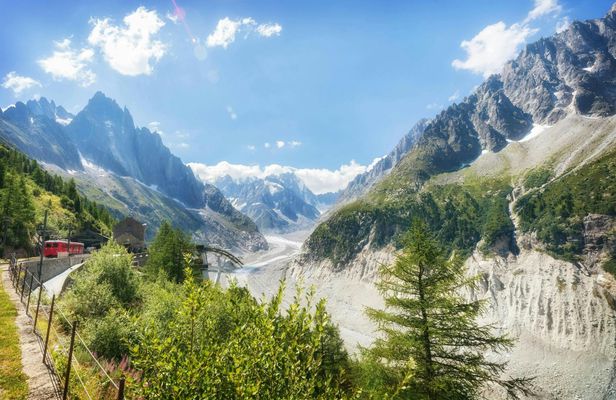 Chamonix guided day-trip with cable car and mountain train from Geneva