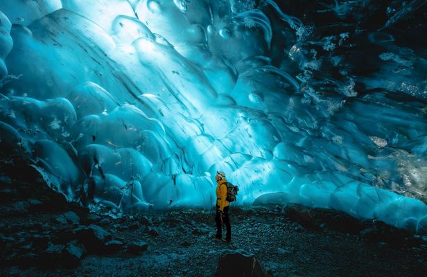 Crystal ice cave tour in Vatnajökull national park