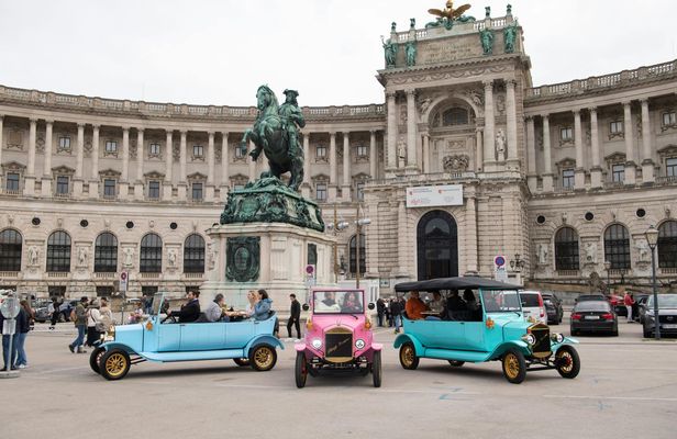 Vienna private exploration in an electric vintage car