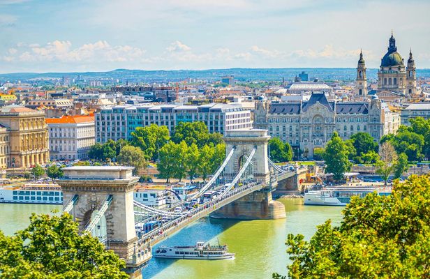 Private historical tour through Budapest with a local