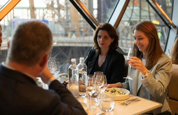 Audioguided tour of the Eiffel Tower with lunch