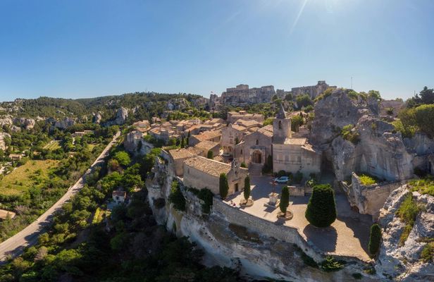 Les Baux-de-Provence tour with Carrières de Lumières and wine tasting