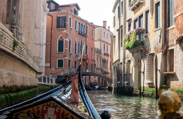 Venice Winter Pass with tour, museums from Casanova's era, time travel