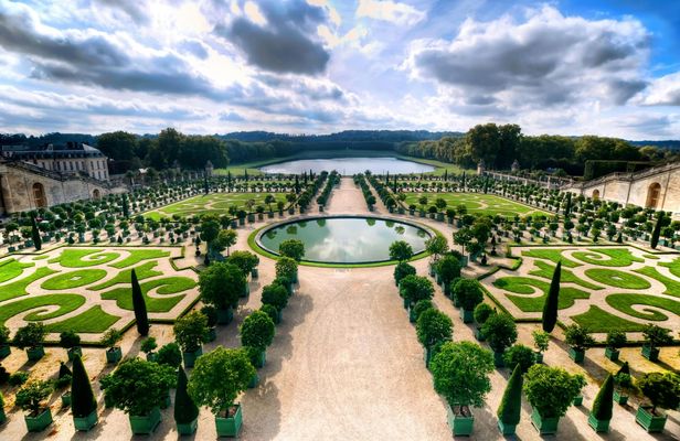 Versailles gardens guided walking tour with self-guided palace visit