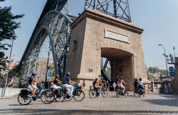 Porto old town and riverside bike tour