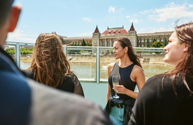 Brunch and cruise on the Danube with Prosecco