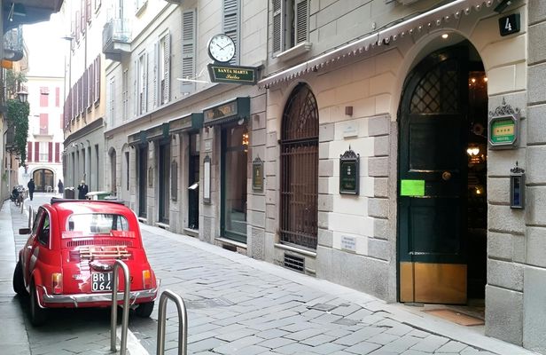Milano highlights 2 hours private tour by vintage car