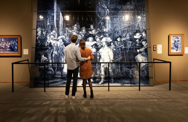 Private Delft walking tour with Royal Delft factory visit