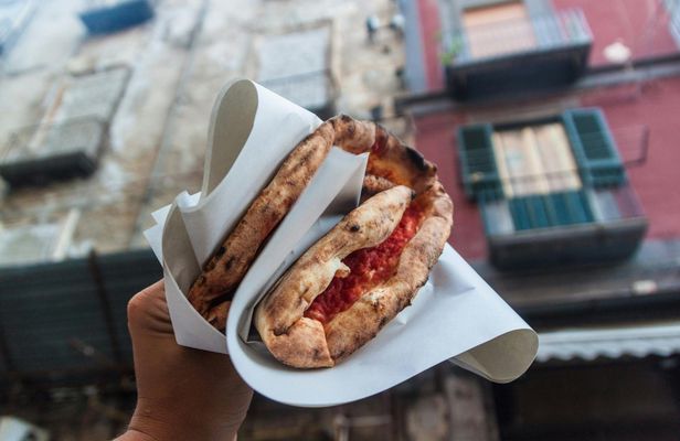 2-hour guided walking food tour in Naples