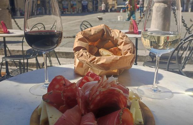Traditional food tour in Lucca