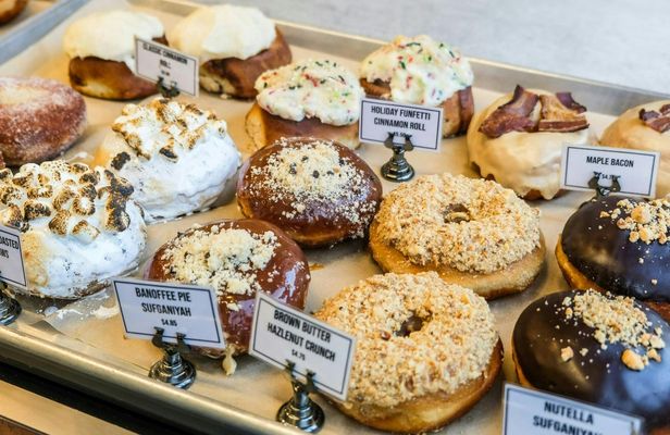 Historical Cambridge and Harvard Square doughnut tour