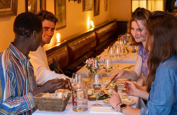 Traditional food tour in Montmartre neighborhood