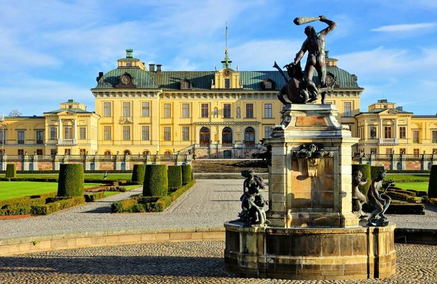 Guided bicycle tour across Stockholm