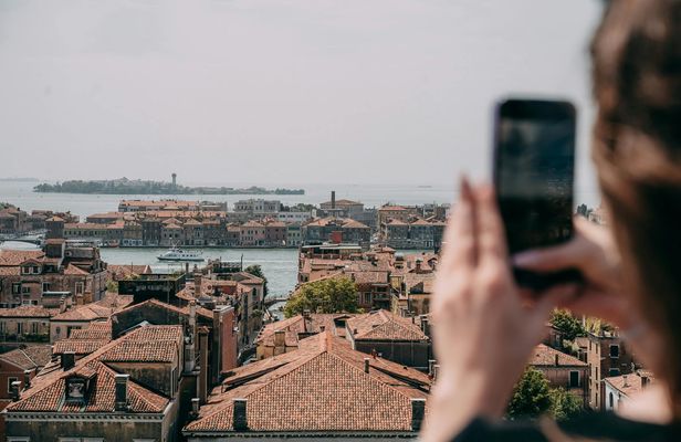 Guided walking tour of Venice's hidden gems with rooftop view