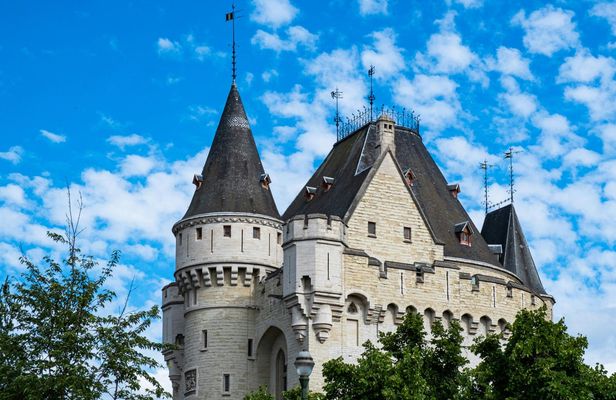 Brussels' history audio tour with Halle Gate admission ticket