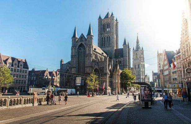 Sips and stories, a private beer tour in Ghent