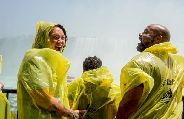 Niagara Falls small group walking tour