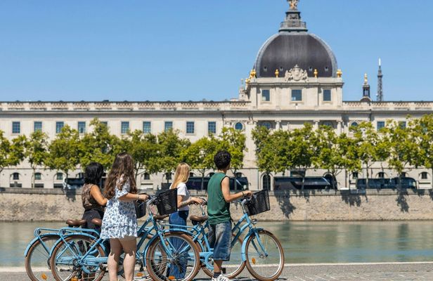 3-hour city highlights bike tour in Lyon