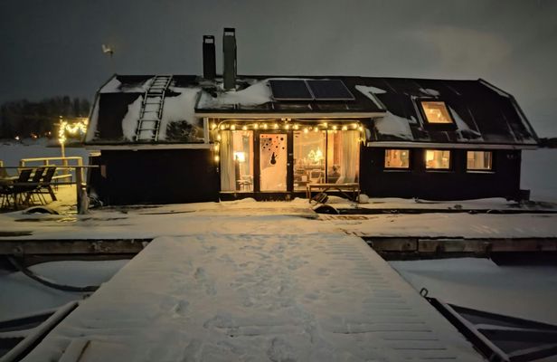 Helsinki rustic traditional floating sauna experience